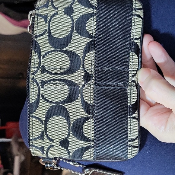 Coach Black Signature Logo Wristlet, EUC, Looks Brand New 6x4 - Picture 1 of 5